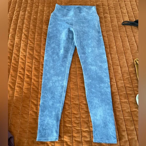 Alo Yoga Leggings - Picture 3 of 5